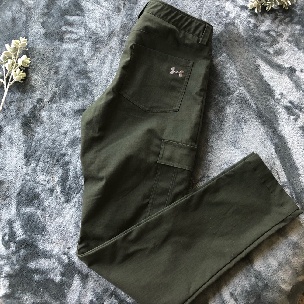 Under armor size 8 cargo hunting pants